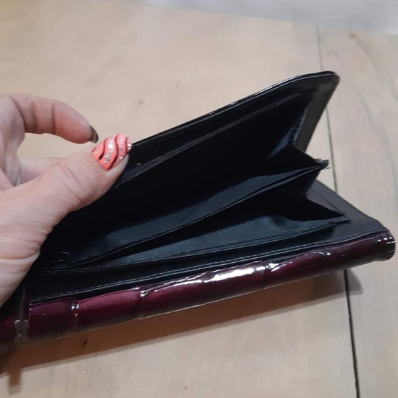 FIORELLI PURPLE SHINY WALLET LIKE NEW - Picture 2 of 3